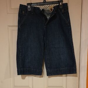 GAP Jean Shorts. SIZE 6 LIKE  NEW